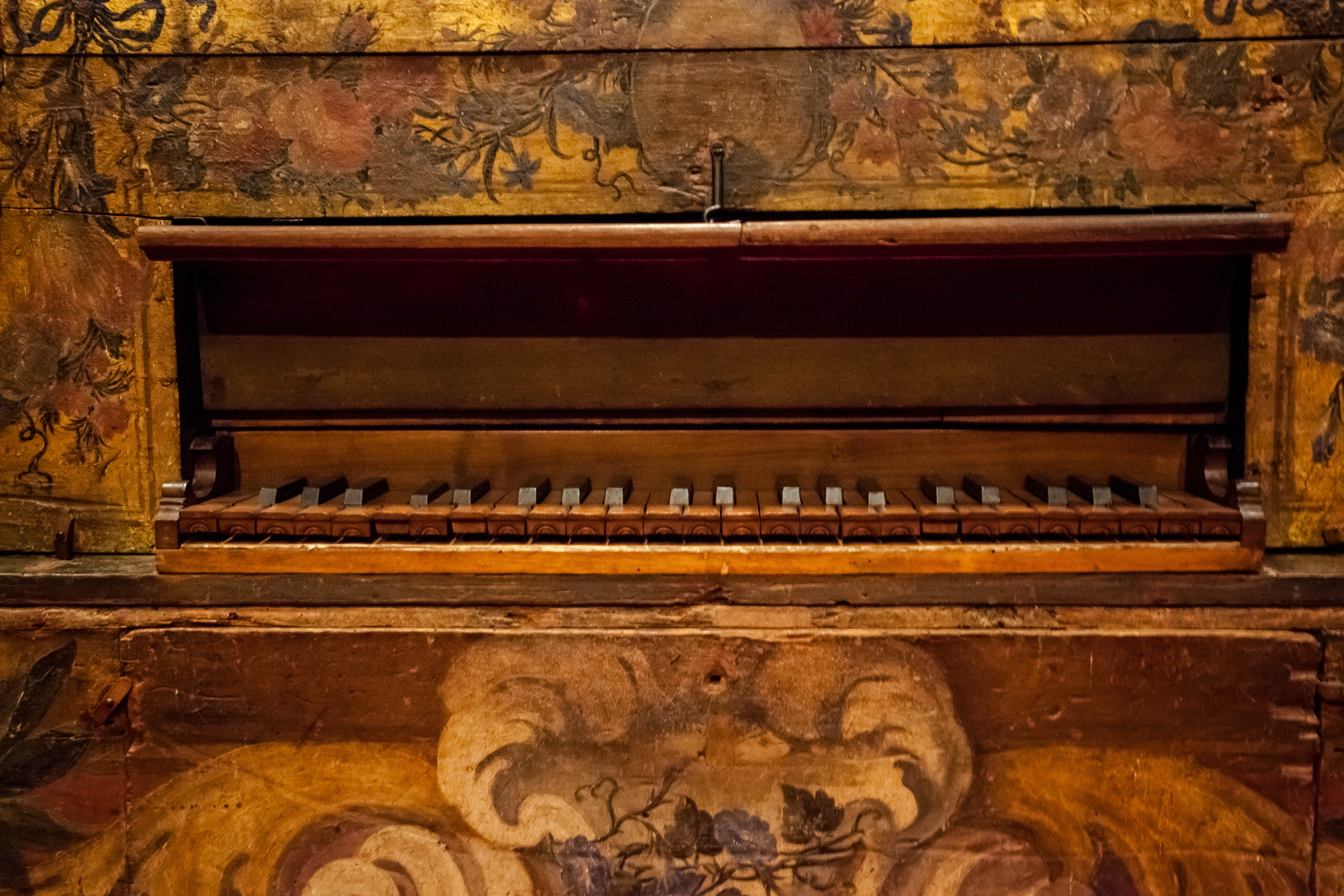 <i>Detalle de un órgano del Museo de la Música de Barcelona</i>, órgano: Josep Boscà (sXVIII), fotografía: Sara Guasteví, 2013, licencia Creative Commons