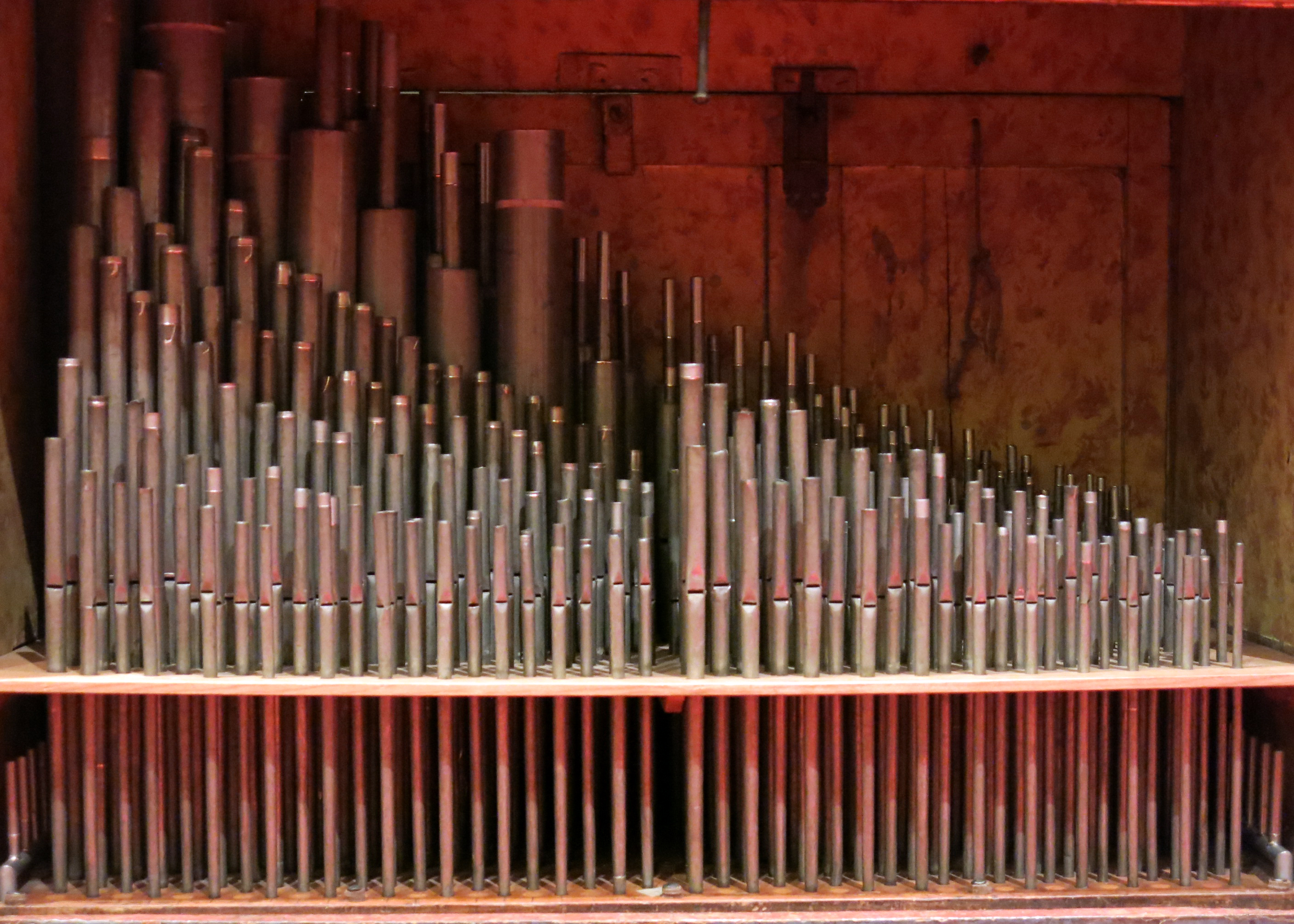 <i>Detalle de tubos de órgano, (s. XVII),</i> Museo de la Música de Barcelona, fotografía: Enric Fontvila, 2013, licencia Creative Commons