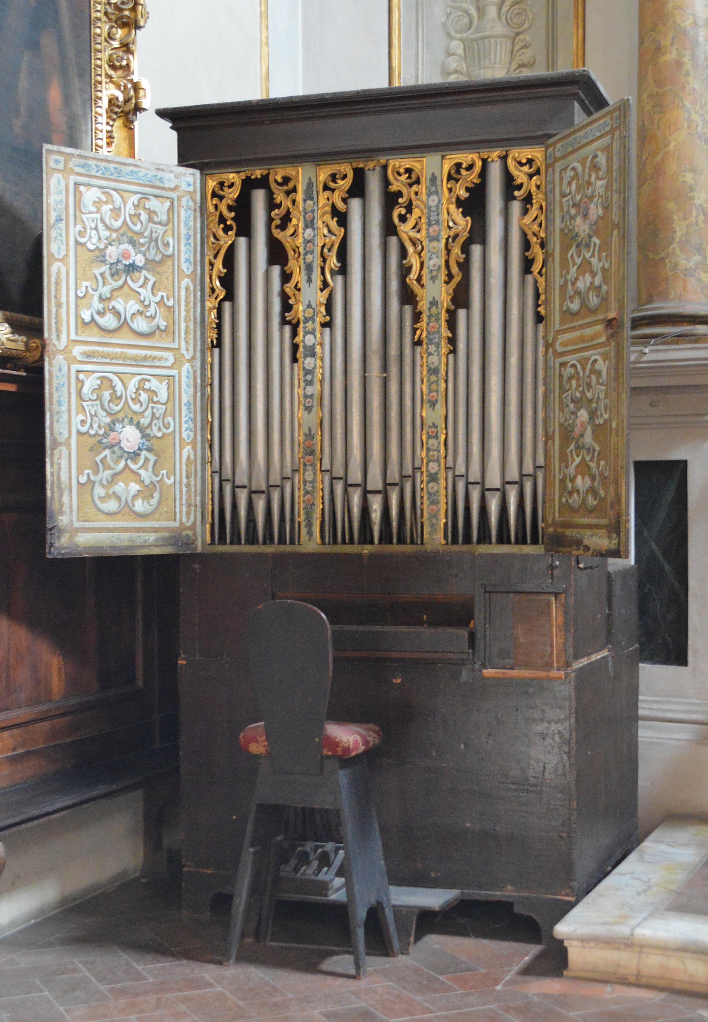 <i>Organo positivo de la Basílica de San Salvador, Florencia,</i> fotografía: Pufui PcPifpef, 2018, licencia Creative Commons